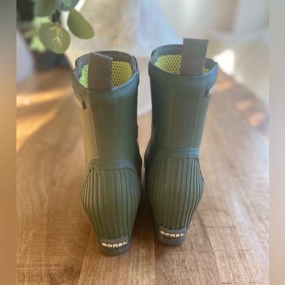 Sorel Joan Rain Chelsea Ankle Bootie Rubber Women's Olive Green Wedge Boots 8 - Picture 4 of 15